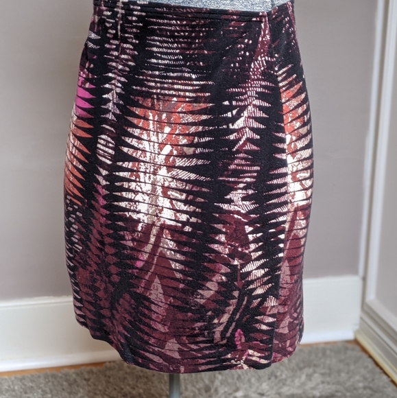 Abercrombie mini skirt - soft & stretchy cotton with modern wine colored pattern - Picture 2 of 5
